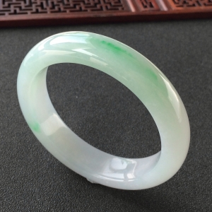 (超值推荐)糯冰种飘翠手镯(56.6mm)