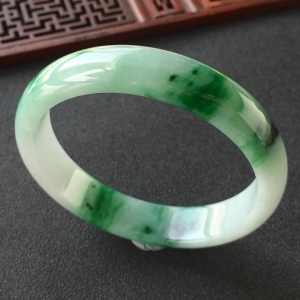 (超值推荐)糯冰种飘翠手镯(58mm)