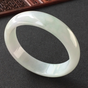 (超值推荐)糯冰种晴水手镯(63mm)