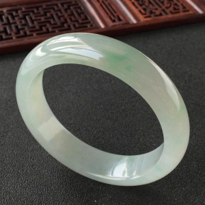 (超值推荐)糯冰种飘翠手镯(57mm)
