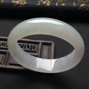 （超值推荐）糯冰种淡晴水手镯（58mm）