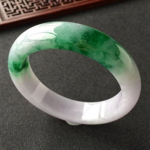 (超值推荐)糯冰种春带彩手镯(55.2mm)
