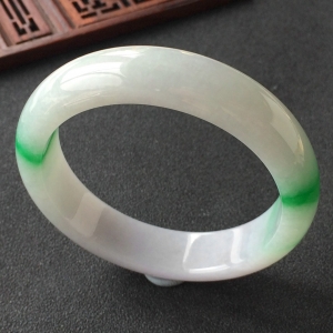 (超值推荐)糯冰种飘翠手镯(56.2mm)
