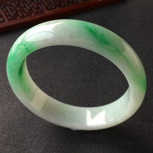 (超值推荐)糯冰种飘翠手镯(59mm)