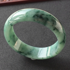 (超值推荐)糯冰种飘花手镯(58mm)