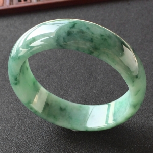 (超值推荐)糯冰种飘花手镯(58.7mm)
