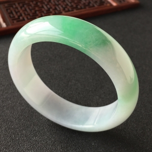(超值推荐)糯冰种飘翠手镯(57.6mm)