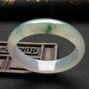 （超值推荐）冰种飘花手镯（56.1mm）