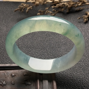 （超值推荐）冰种晴水略飘花手镯（55.2mm）