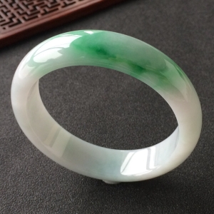 (超值推荐)糯冰种飘翠手镯(56.6mm)