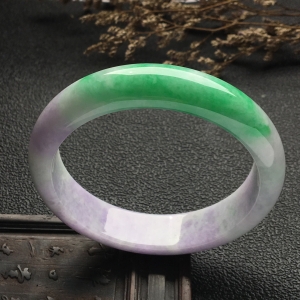（超值推荐）糯冰种春带彩手镯（56.6mm）