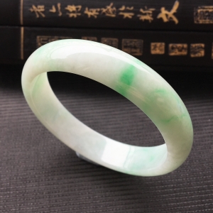 (超值推荐)糯冰种飘翠手镯(60.8mm)