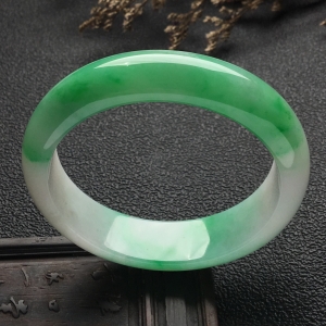 （超值推荐）糯冰种飘翠手镯（54.8mm）