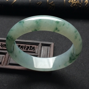 （超值推荐）糯冰种飘花手镯（60.4mm）