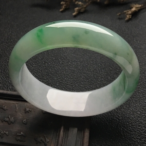 （超值推荐）糯冰种飘花手镯（60.1mm）
