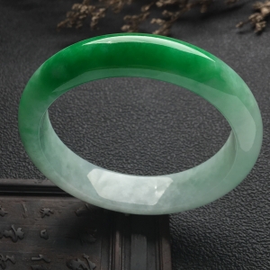 （超值推荐）糯冰种阳绿手镯（57.7mm）