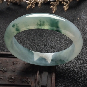 （超值推荐）冰种飘花手镯（55.7mm）
