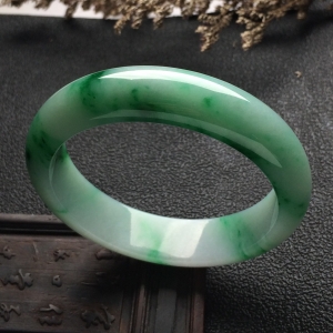 （超值推荐）糯冰种飘翠手镯（56.1mm）