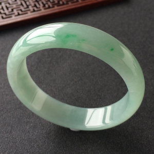 (超值推荐)糯冰种晴水飘翠手镯(58.3mm)