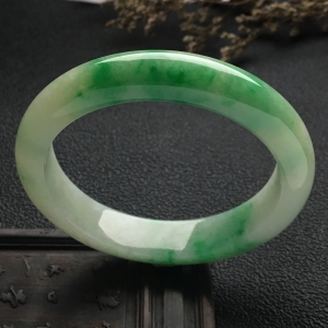 （超值推荐）糯冰种飘翠手镯（56mm）