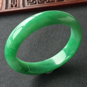 (超值推荐)糯冰种翠色手镯(54.5mm)