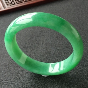 (超值推荐)糯冰种翠色手镯(54.6mm)