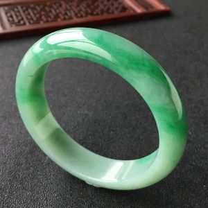 (超值推荐)糯冰种飘翠手镯(57.4mm)