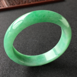 (超值推荐)糯冰种飘翠手镯(56.5mm)