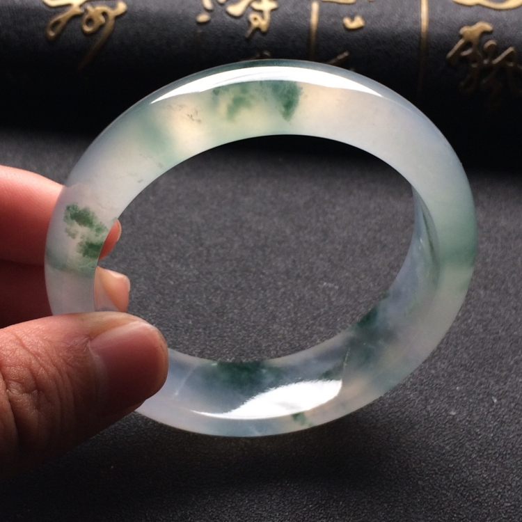 （超值推荐）冰种飘花手镯（55.1mm）