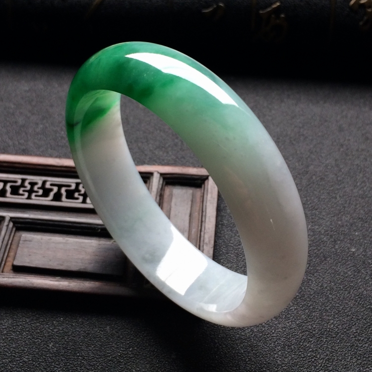 （超值推荐）糯冰种飘翠手镯（54.8mm）