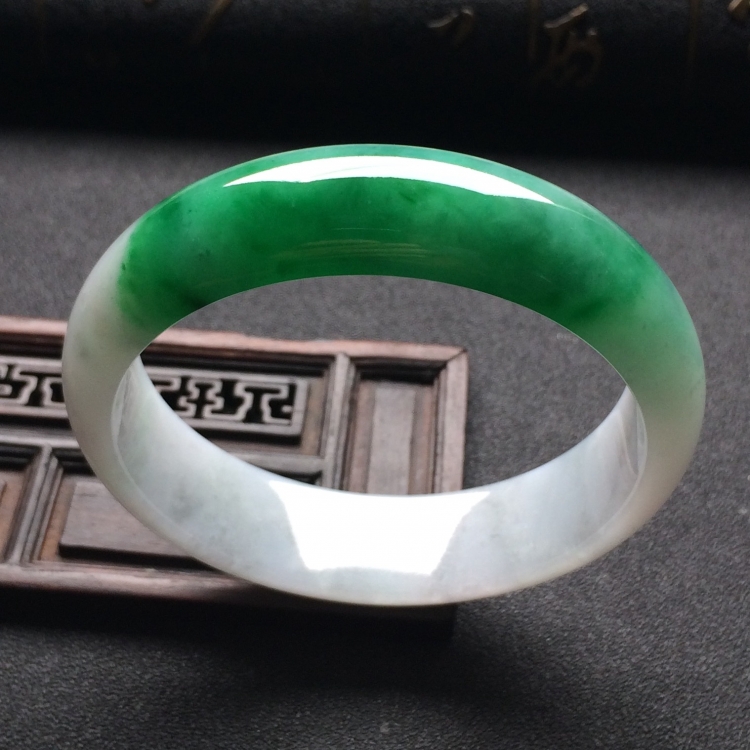 （超值推荐）糯冰种飘翠手镯（54.8mm）