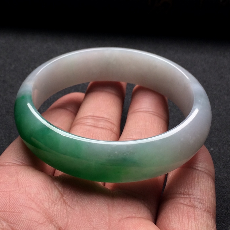（超值推荐）糯冰种飘翠手镯（54.8mm）