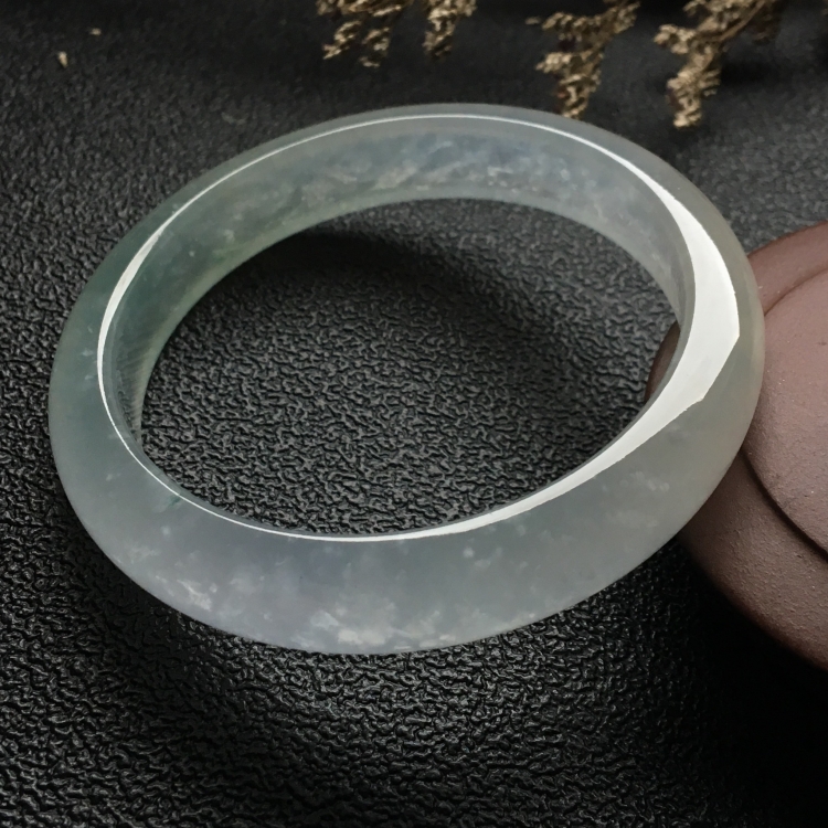 （超值推荐）冰种淡晴水手镯（54mm）