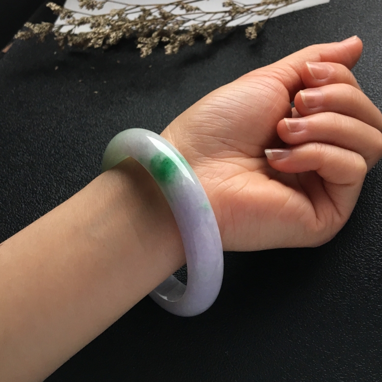 （超值推荐）糯冰种春带彩手镯（58.1mm）