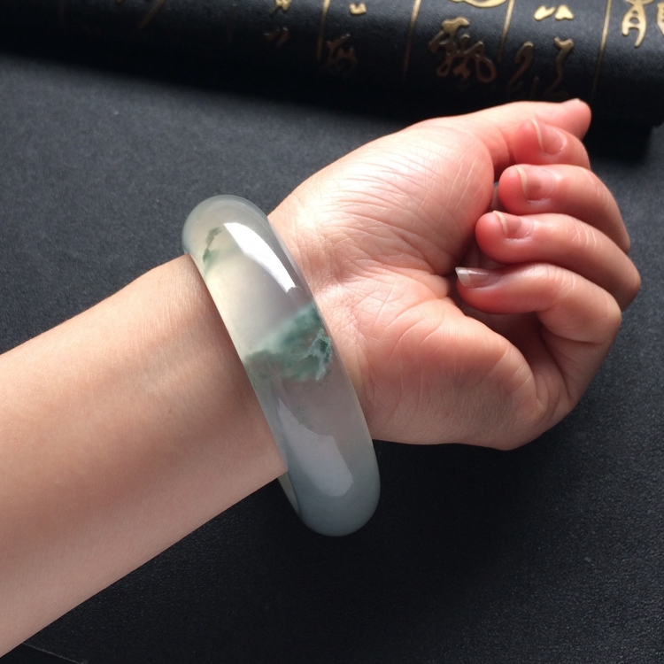 （超值推荐）冰种飘花手镯（57.7mm）
