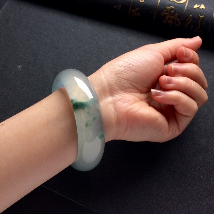 （超值推荐）冰种飘花手镯（57mm）