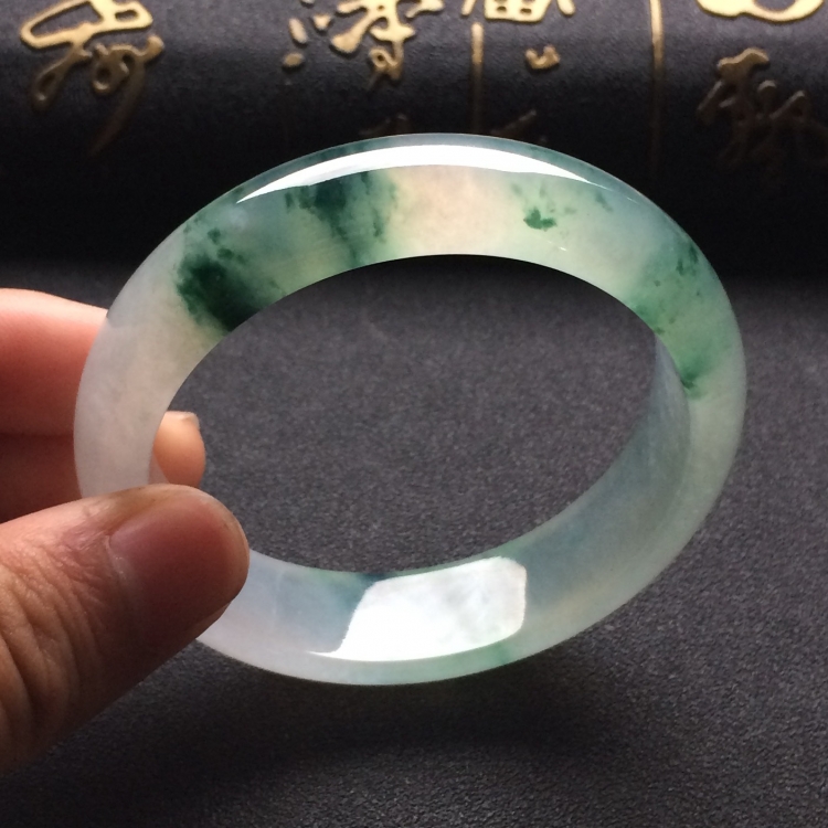 （超值推荐）冰种飘花手镯（56.1mm）