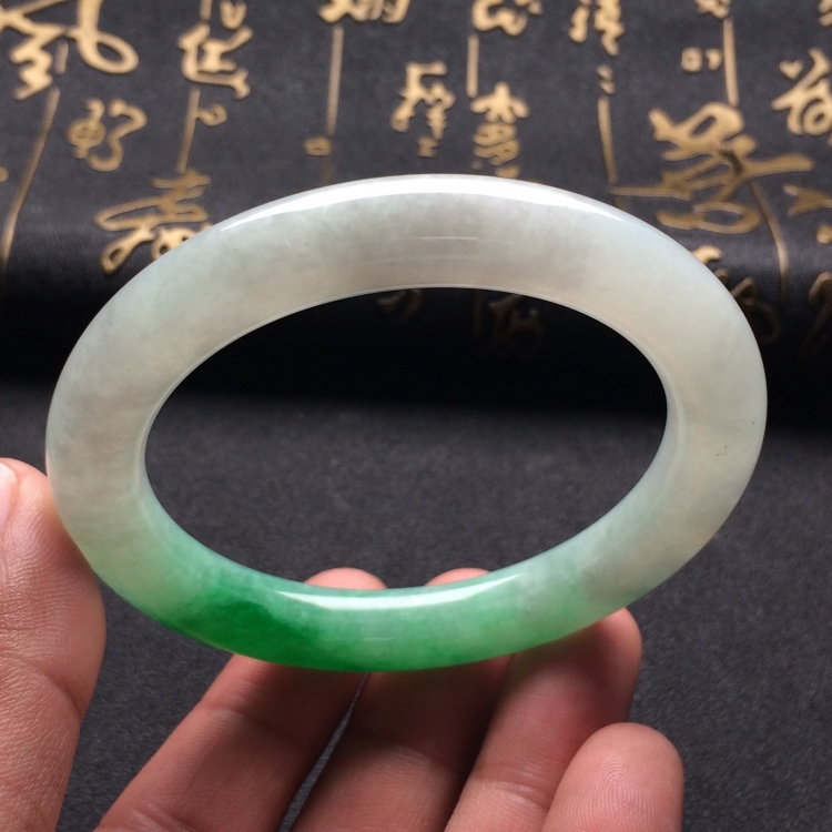 （超值推荐）糯冰种飘阳绿圆条手镯（54.5mm）