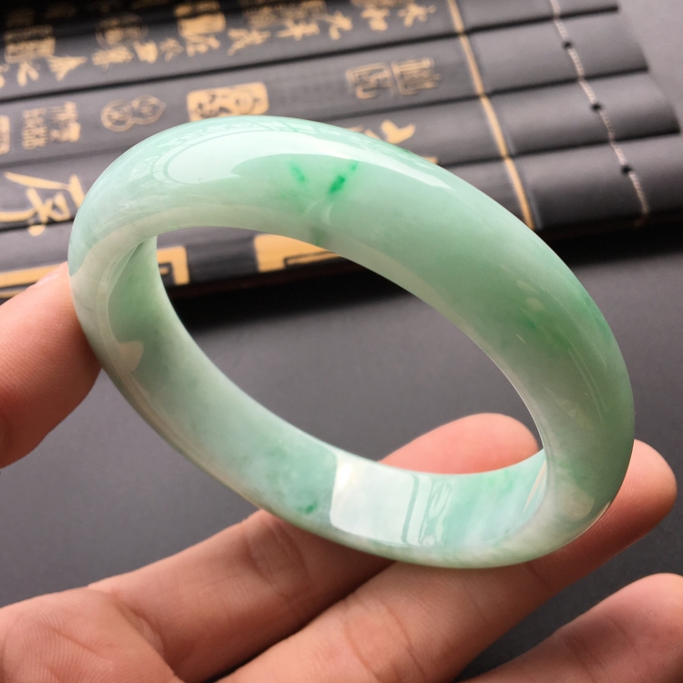(超值推荐)糯冰种飘翠手镯(58.3mm)