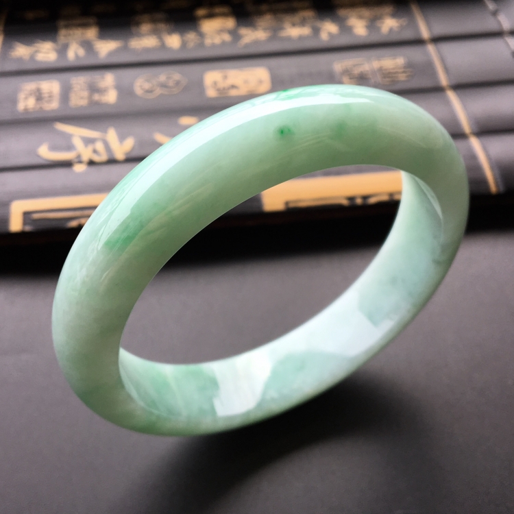 (超值推荐)糯冰种飘翠手镯(58.3mm)