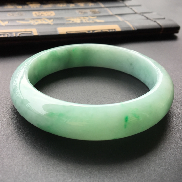 (超值推荐)糯冰种飘翠手镯(58.3mm)