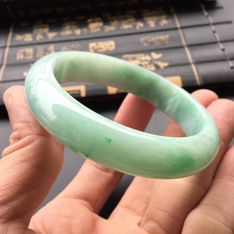 (超值推荐)糯冰种飘翠手镯(58.3mm)