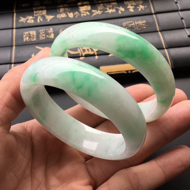 (超值推荐)糯冰种飘翠手镯(54.2mm/56.7mm)单价