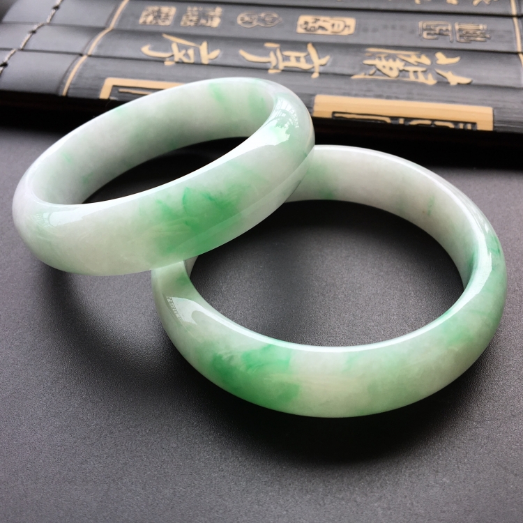 (超值推荐)糯冰种飘翠手镯(54.2mm/56.7mm)单价