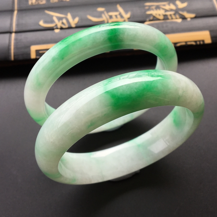 (超值推荐)糯冰种飘阳绿手镯(54.3mm/55mm)单价
