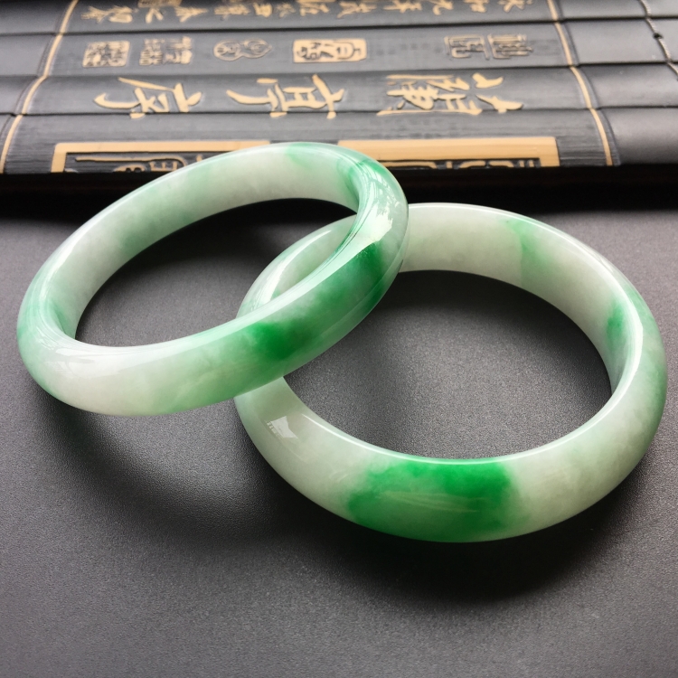 (超值推荐)糯冰种飘阳绿手镯(54.3mm/55mm)单价