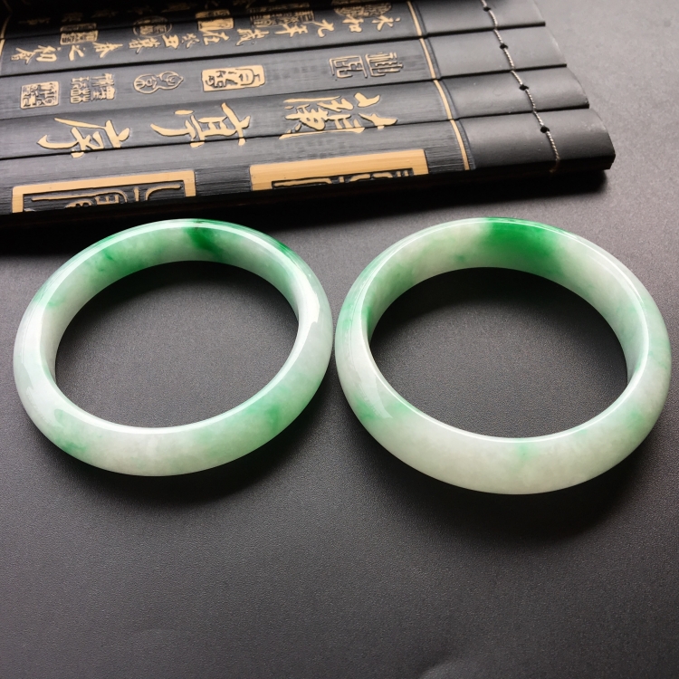 (超值推荐)糯冰种飘阳绿手镯(54.3mm/55mm)单价