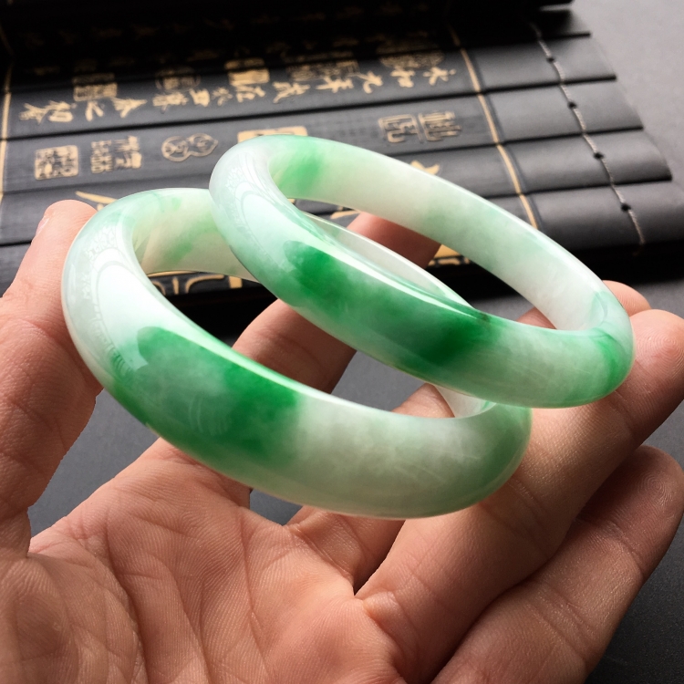 (超值推荐)糯冰种飘阳绿手镯(54.3mm/55mm)单价
