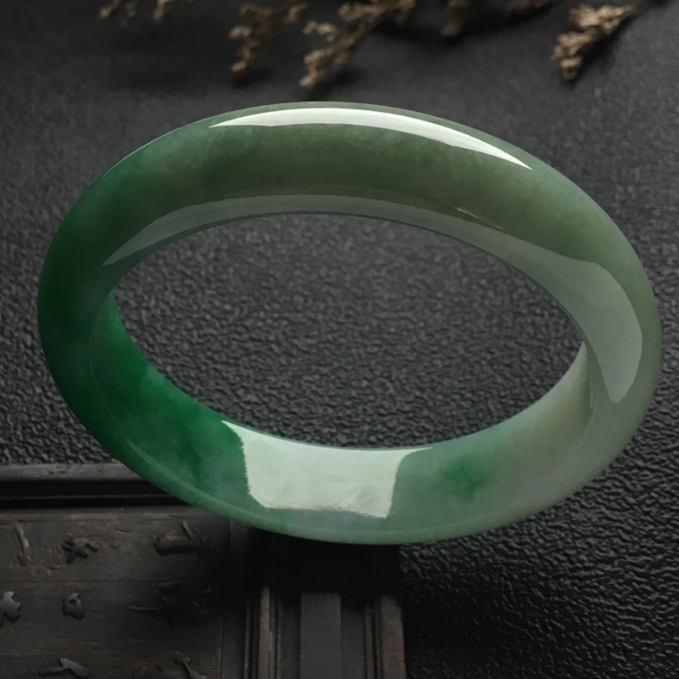 （超值推荐）糯冰种翠色手镯（56.5mm）