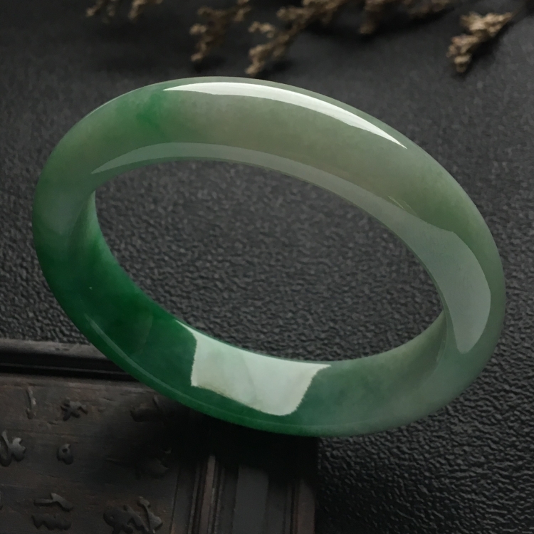 （超值推荐）糯冰种翠色手镯（56.5mm）